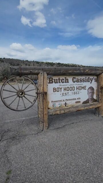 Must see roadside attraction in the middle of nowhere Utah #travel #vanlife #outlaw