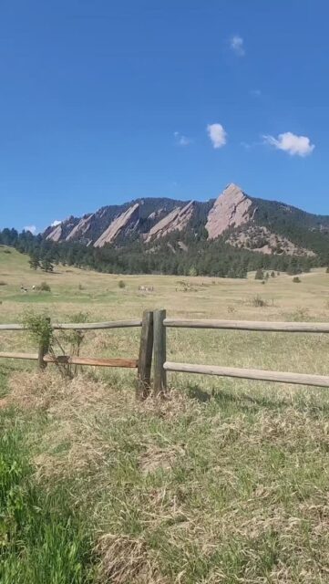 Walking Under the Flatirons of Boulder, Colorado #vanlife #colorado #travel